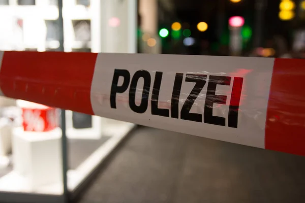 Polizeiabsperrung Vor Einem Geschäft — Stockfoto