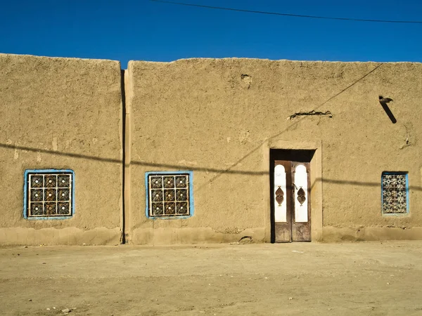 Streetscape Merzouga Marocko Med Sina Typiska Byggnader Limträ Bredvid Öknen — Stockfoto