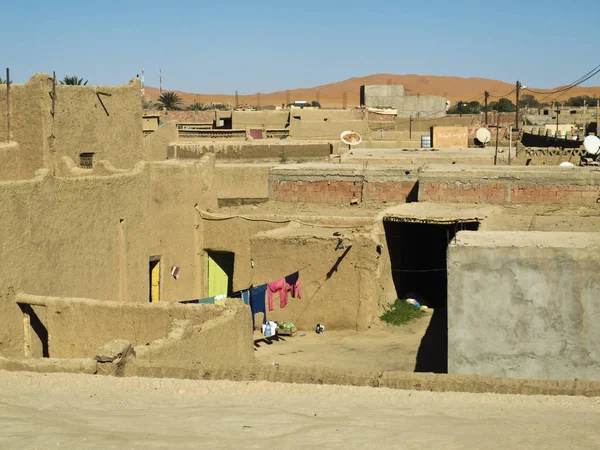 摩洛哥Merzouga的街道景观 其典型的建筑是在沙漠附近的泥泞中形成的 — 图库照片