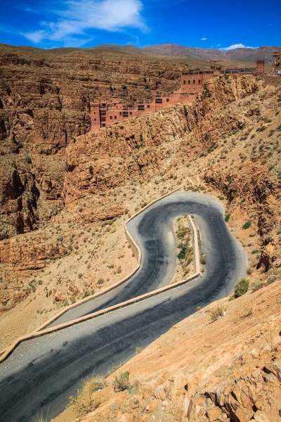 印象的なダデス峡谷 モロッコを通る曲がりくねった道 — ストック写真
