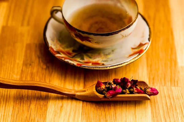 Teetasse Und Teekanne Auf Holztisch — Stockfoto