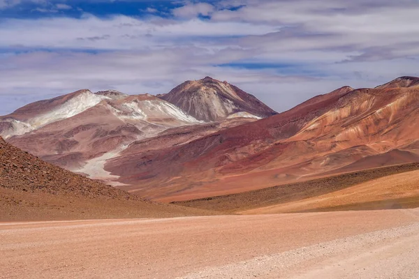 ボリビア アルティプラノ南部のカラフルな山 — ストック写真