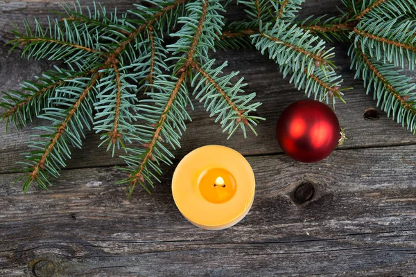 Kerstdorpel Met Dennenboom Kaars Houten Ondergrond — Stockfoto