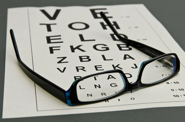 Par Gafas Una Hoja Prueba Visión Distancia —  Fotos de Stock