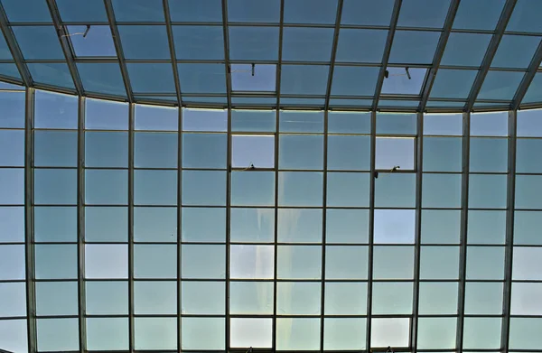 巨大的玻璃屋顶内建筑从波纹管 — 图库照片