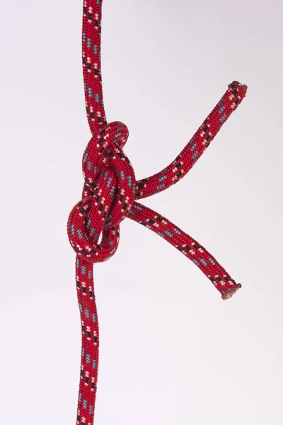 Ein Geknotetes Rotes Seil — Stockfoto