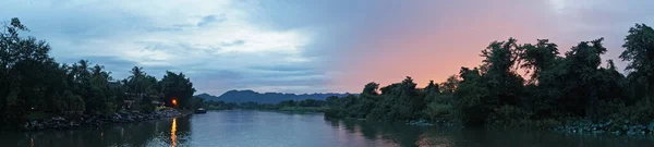 Gita Barca Sul Fiume Kwai Con Tramonto — Foto Stock