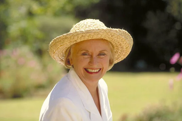 Portrait Une Femme Âgée Portant Chapeau — Photo