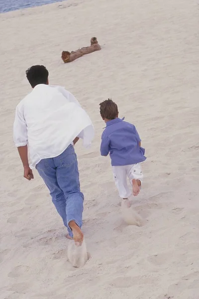 Padre Hijo Jugando Playa — Foto de Stock