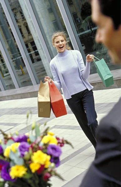 Mujer Llevando Bolsas Compras — Foto de Stock