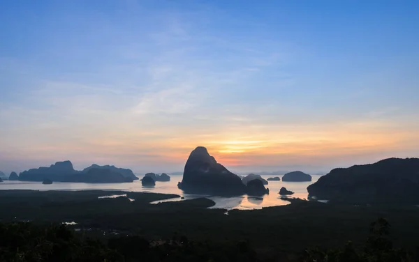 Panorama Kalksten Karst Phang Nga Bay Vid Soluppgången Osedd Plats — Stockfoto