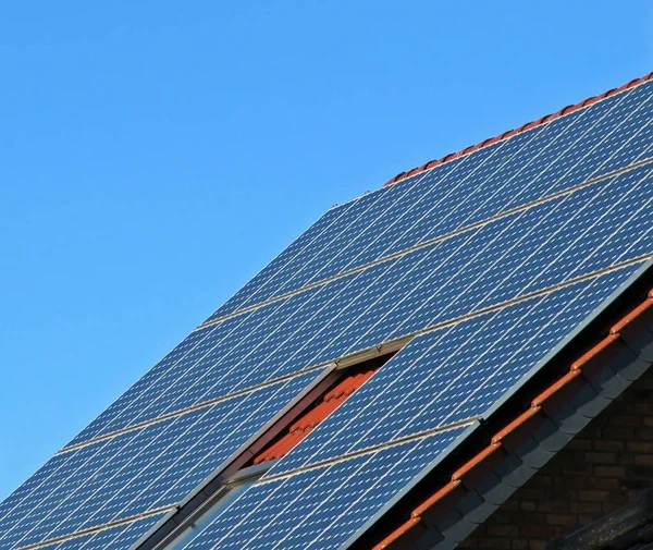 Solární Soustava Sluneční Výroba Elektřiny — Stock fotografie