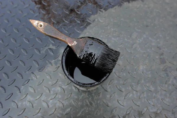 Brush Cleaning Window — Stock Photo, Image