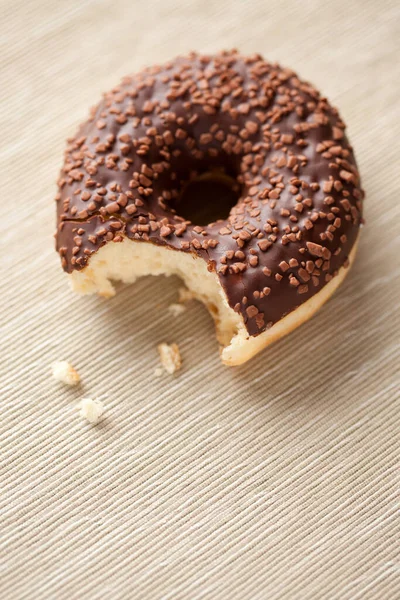 Leckere Süße Donuts Auf Weiß — Stockfoto