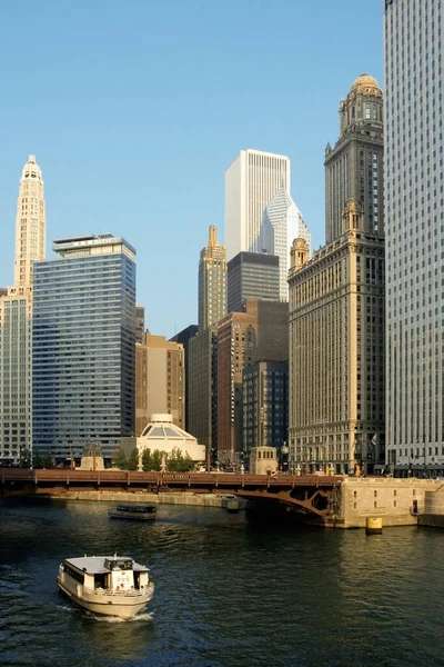 Buildings along a river, Chicago River, Chicago, Illinois, USA