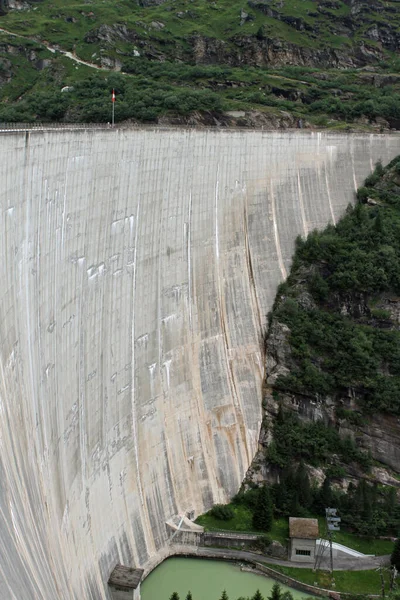 Τοίχος Φράγματος Όμορφα Βουνά — Φωτογραφία Αρχείου