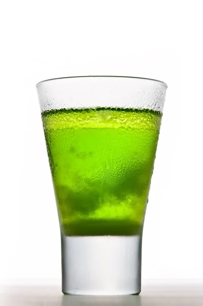 Зеленый Чай Стакане Кубиками Льда Изолированными Белом Фоне — стоковое фото