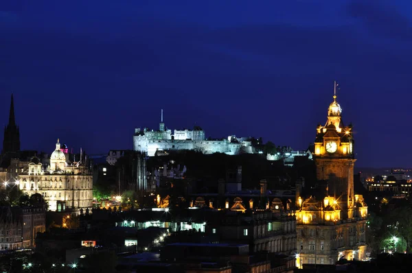 Utsikt Til Edinburgh Slott Natten – stockfoto