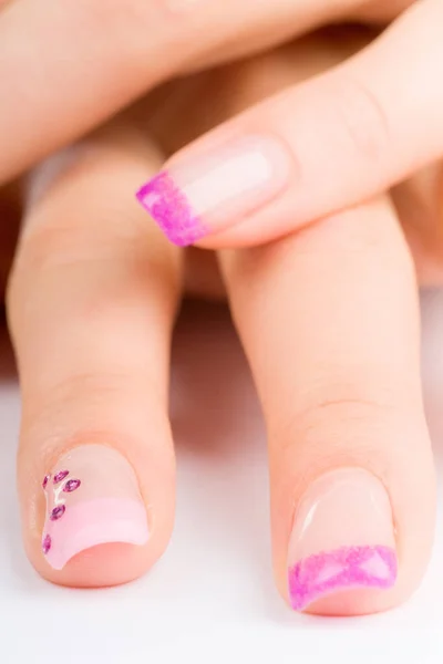 Bella Mano Femminile Con Smalto Rosa Sfondo Bianco — Foto Stock