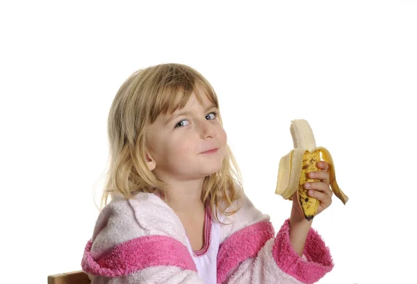 Niña Está Comiendo Plátano — Foto de Stock