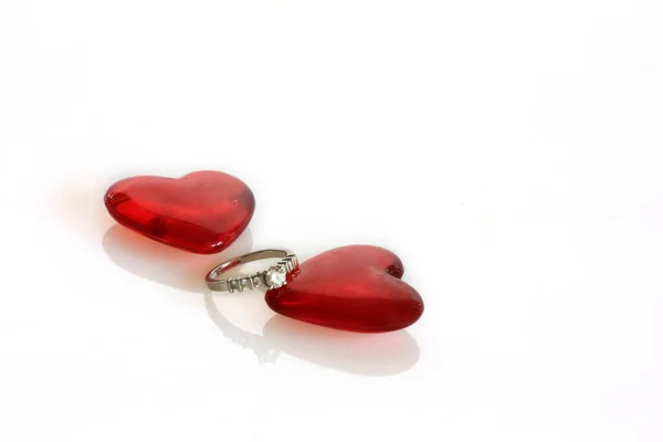 Twee Rode Harten Met Ring — Stockfoto