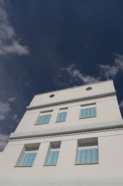 Maison Tunisienne Blanche Avec Fenêtres Bleues — Photo