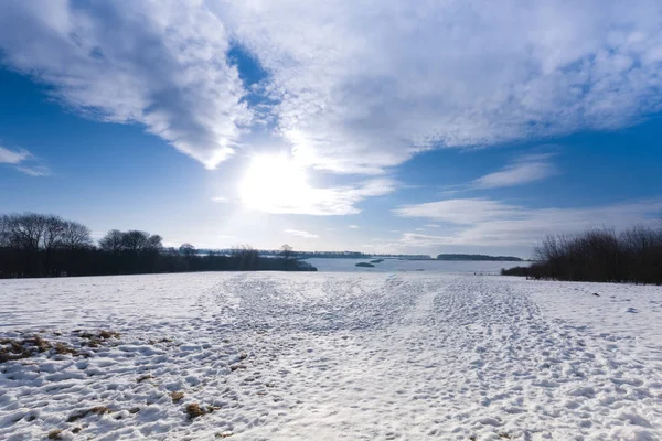Χειμερινό Τοπίο Ήλιο Και Σύννεφο — Φωτογραφία Αρχείου