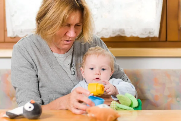 Schattig Familieportret Gelukkig Ouderschap Concept — Stockfoto