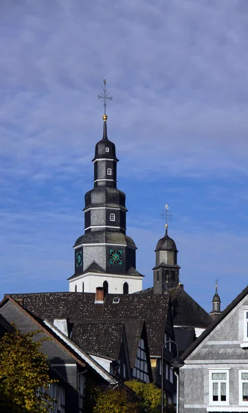 Domy Muru Pruskiego Centrum Miasta Katolickim Kościołem Parafialnym Herberta — Zdjęcie stockowe