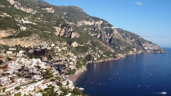 ポジターノ Positano イタリア南部のアマルフィ海岸にある崖の村 — ストック写真