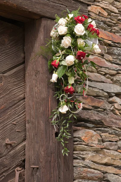 Bouquet Sposa Sulla Porta — Foto Stock