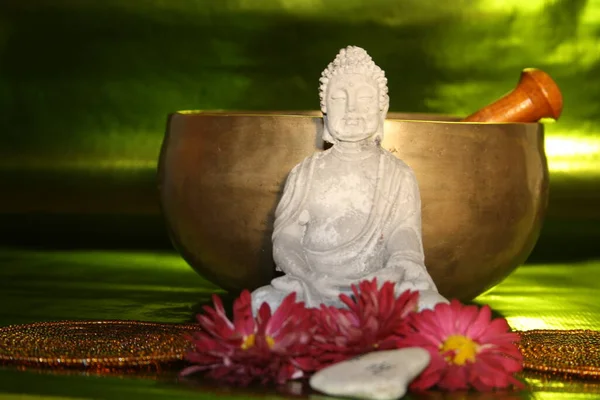 Buddha Com Tigela Canto — Fotografia de Stock