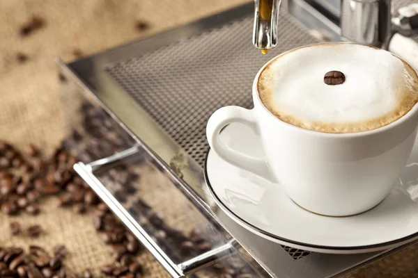 Tazza Cappuccino Con Schiuma Latte — Foto Stock