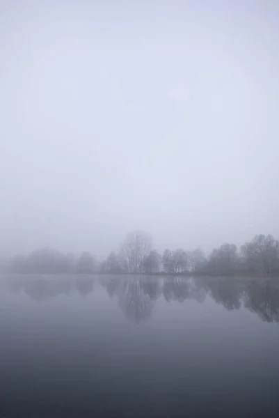 Lago Nevoeiro — Fotografia de Stock