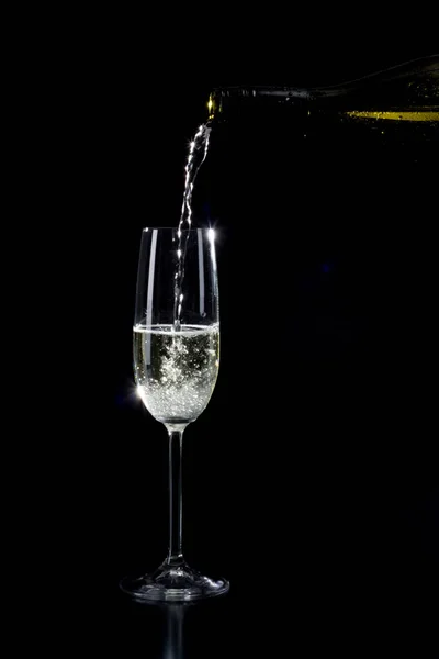 Bicchiere Vino Con Riflessione Sfondo Nero — Foto Stock