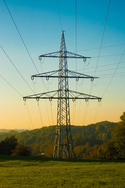 Energieerzeugungsmast Übertragungsstrom — Stockfoto