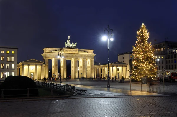 Árvore Natal Frente Portão Brandemburgo — Fotografia de Stock