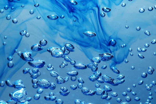 Gotas Agua Sobre Fondo Azul — Foto de Stock