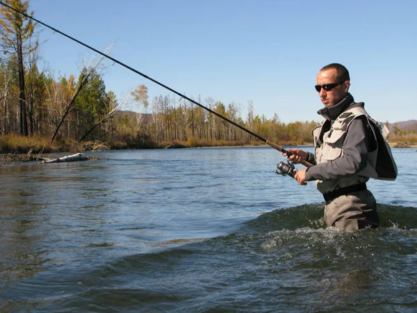 Homme Pêche Sur Rivière — Photo