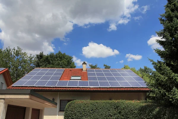 Solaranlage Stromerzeugung — Stockfoto