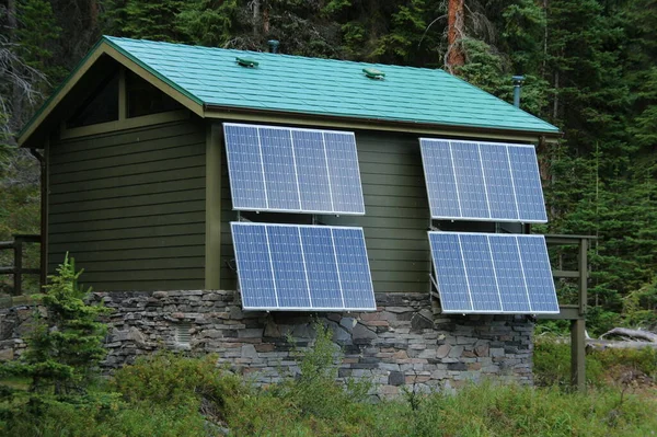 Maison Avec Panneaux Solaires — Photo