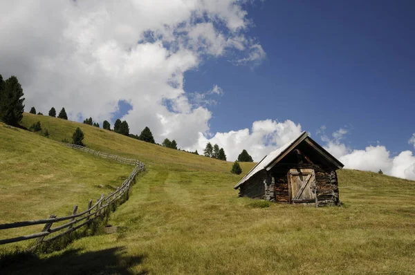 Huisje Villandro Alpen — Stockfoto