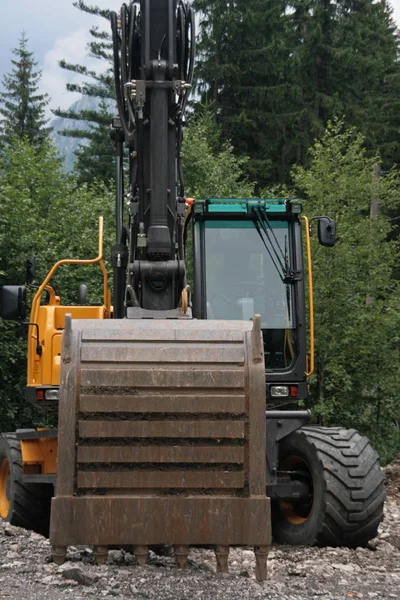 Grande Escavatore Nel Parco — Foto Stock