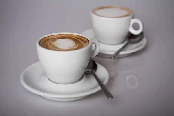 Due Tazze Cappuccino Con Schiuma Latte — Foto Stock