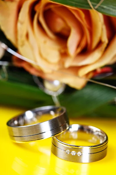 Anillos Boda Amarillo —  Fotos de Stock