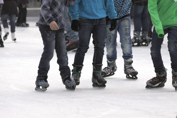 Benen Van Een Man Vrouw Winter — Stockfoto