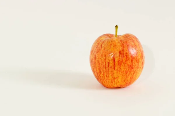 Manzana Gala Real Sobre Fondo Blanco — Foto de Stock