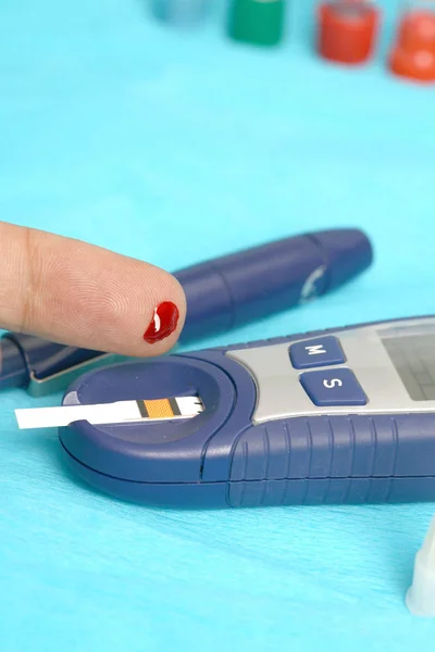 Diabético Está Haciendo Nivel Glucosa Prueba Sangre Los Dedos — Foto de Stock