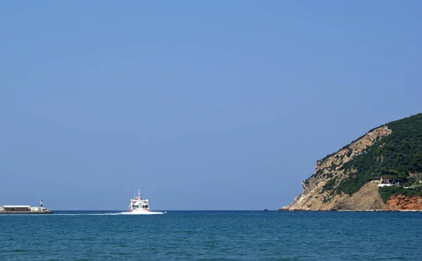 Ferry Quitte Port Skopelos — Photo