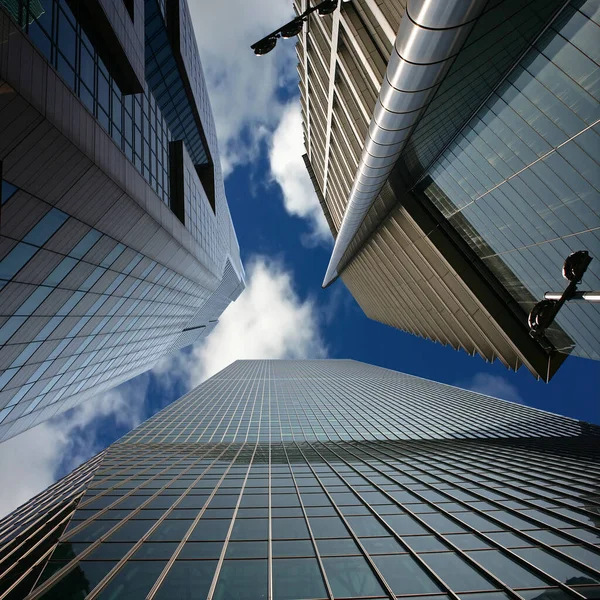 Rascacielos Modernos Con Cielo Nubes — Foto de Stock